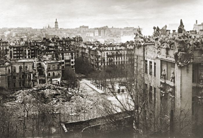Вид на пожежу Хрещатика з сучасної вулиці Банкової